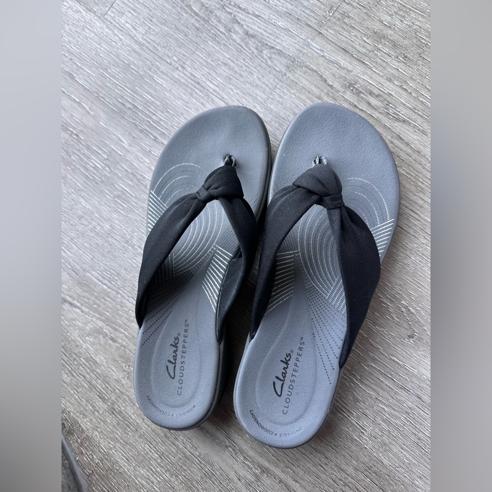 Clarks Women's Gray and Black Sandals